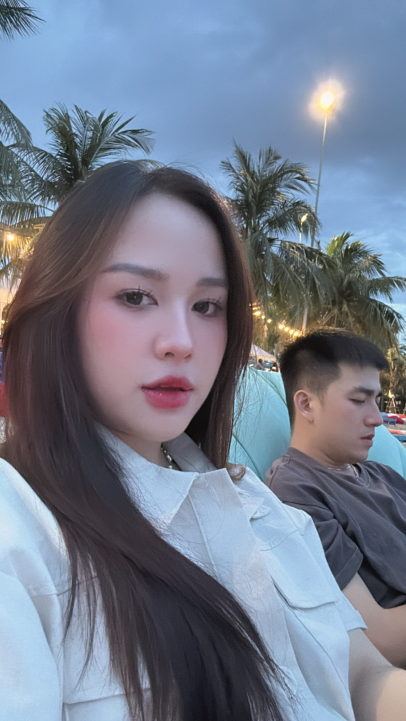 Ra biển Đà Nẵng ngồi chơi và ăn mỳ mực